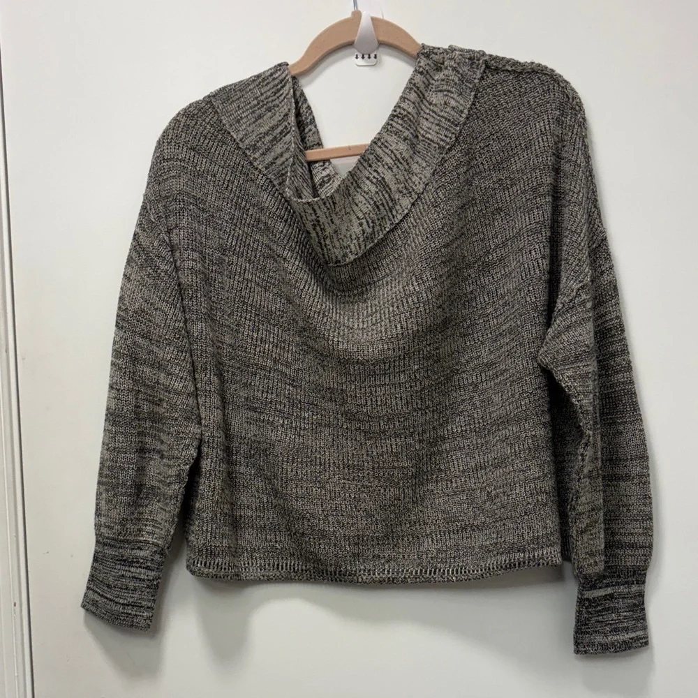 FREE PEOPLE GRAY OFF THE SHOULDER SWETER SIZE XS